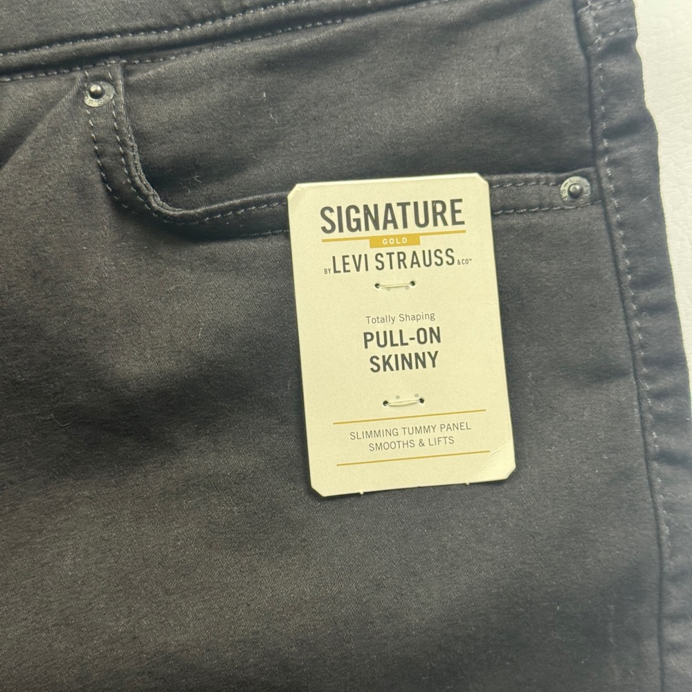 Signature Levi Strauss Totally Shaping Pull-On Skinny Black Jeans 18L W34 L32 - Picture 7 of 16